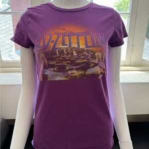 Vintage-Style Purple Led Zeppelin Graphic Tee Size M (Slim Fit)